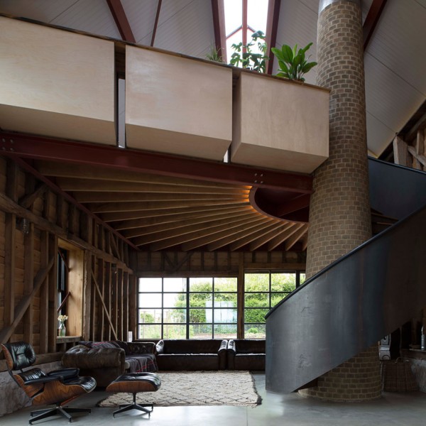 Liddicoat & Goldhill transforms an 18th-century barn into an English countryside home