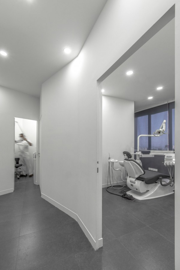 Arad Dental Clinic by Ayeneh Office