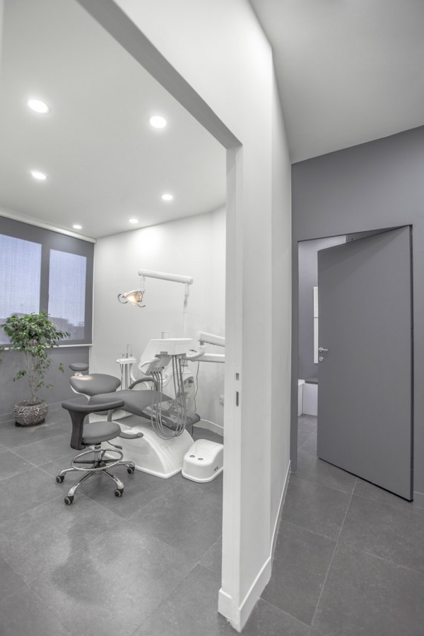 Arad Dental Clinic by Ayeneh Office