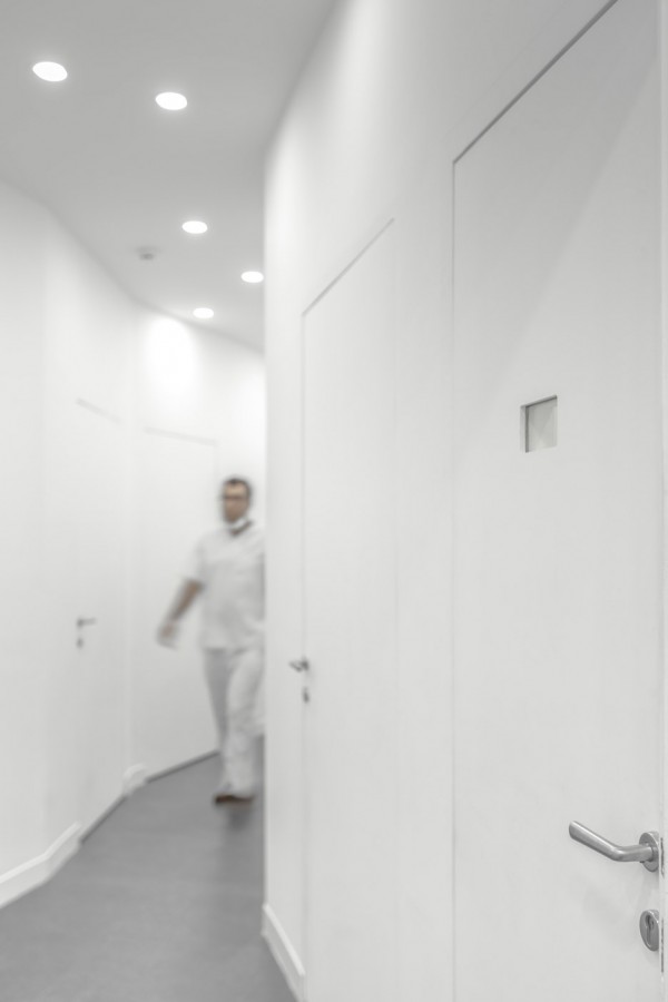 Arad Dental Clinic by Ayeneh Office