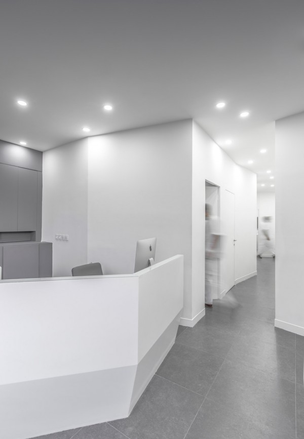 Arad Dental Clinic by Ayeneh Office