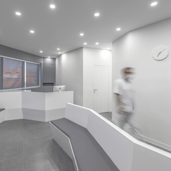 Arad Dental Clinic by Ayeneh Office