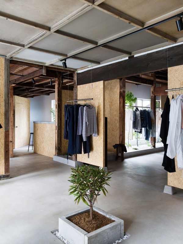 Bankara vintage clothing store by Manabu Okano