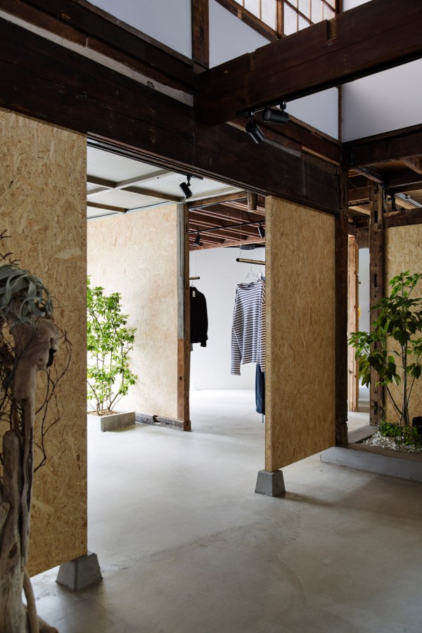 Bankara vintage clothing store by Manabu Okano