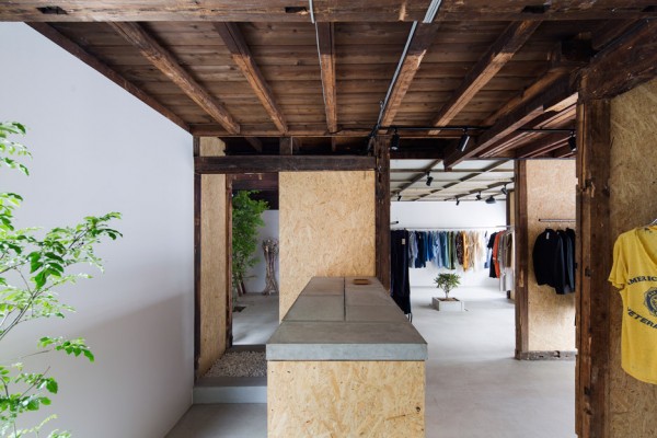 Bankara vintage clothing store by Manabu Okano