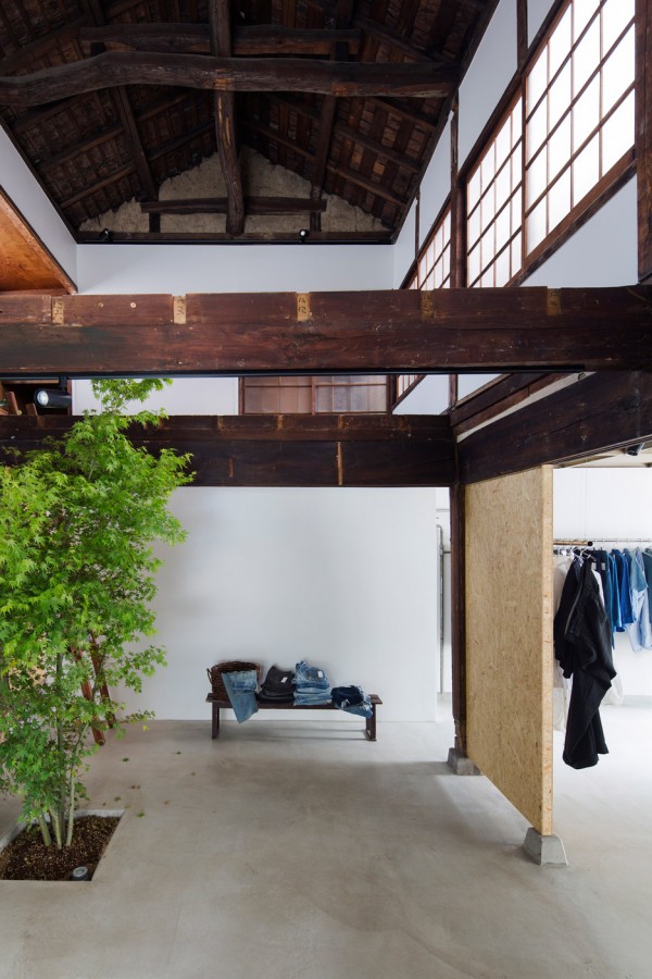 Bankara vintage clothing store by Manabu Okano