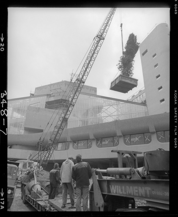 Building the Brutal, Barbican construction images by Peter Bloomfield