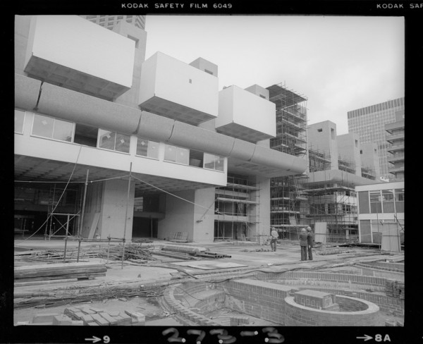 Building the Brutal, Barbican construction images by Peter Bloomfield