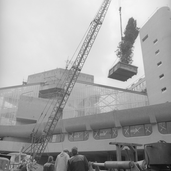 Building the Brutal, Barbican construction images by Peter Bloomfield