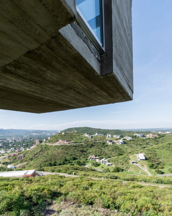 En La Cuesta House by Agustin Lozada