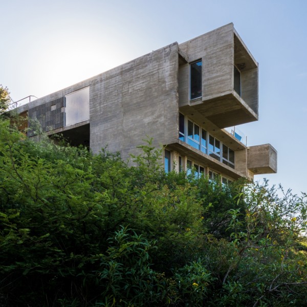 En La Cuesta House by Agustin Lozada