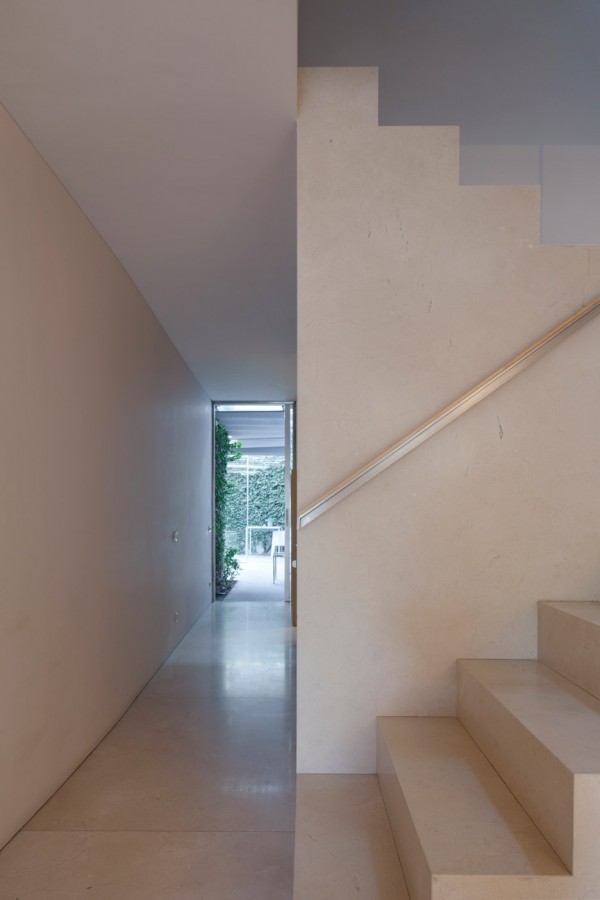 Flat in Porto by Eduardo Souto de Moura