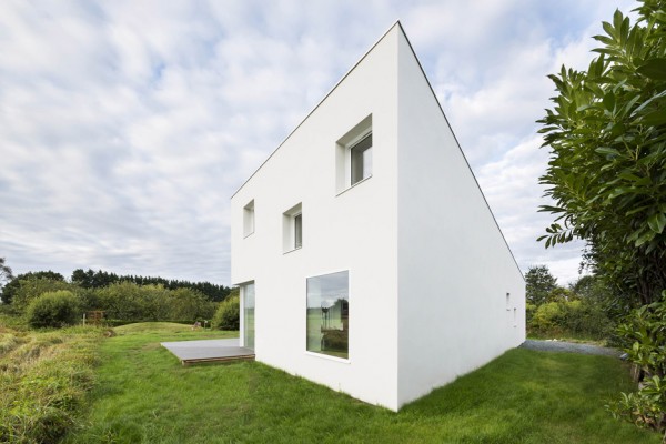 House for a Photographer by Studio Razavi