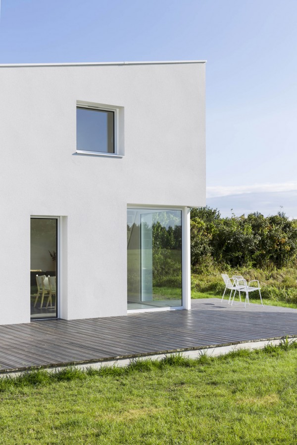 House for a Photographer by Studio Razavi