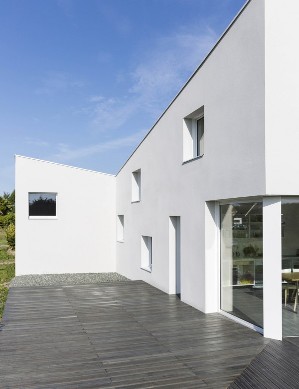 House for a Photographer by Studio Razavi