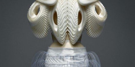 Manus x Machina
