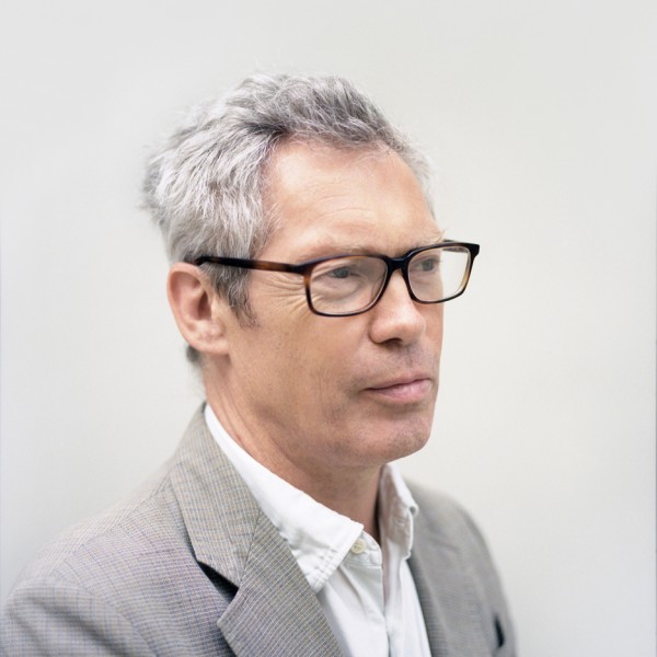 Jasper Morrison comments on lack of good photographic styling in contemporary furniture design