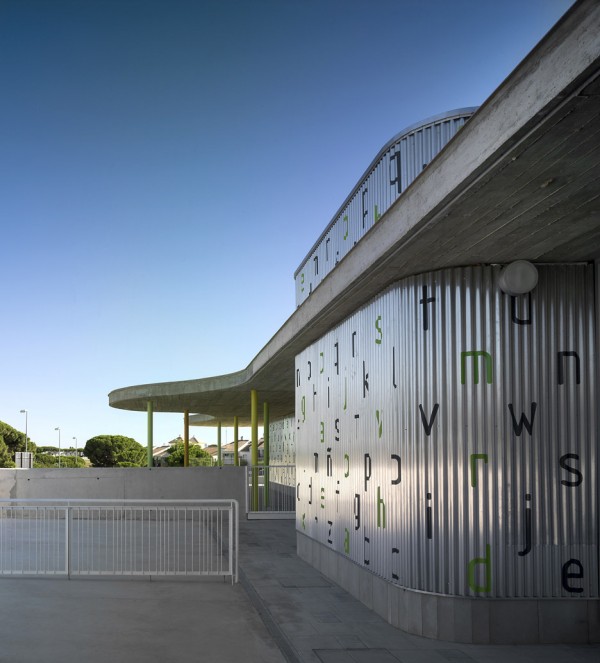 La Barrosa kindergarten by Gabriel Verd
