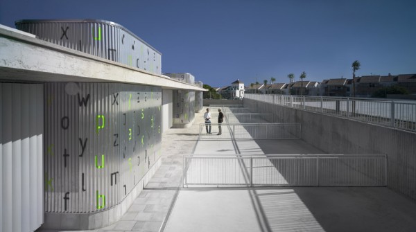 La Barrosa kindergarten by Gabriel Verd