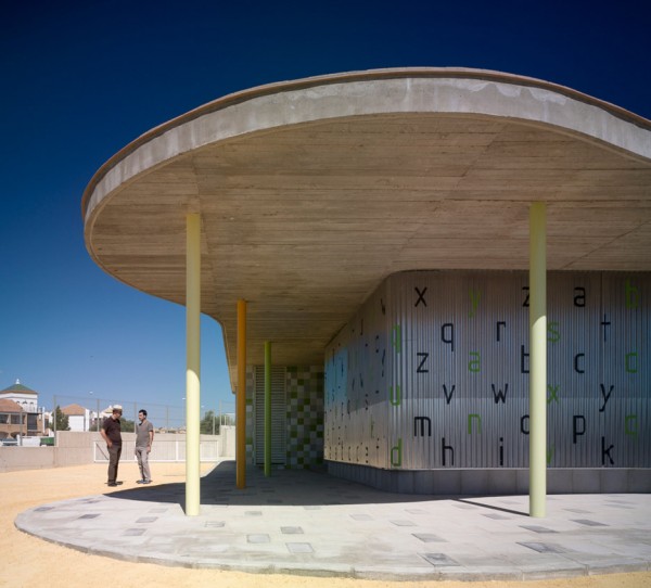 La Barrosa kindergarten by Gabriel Verd