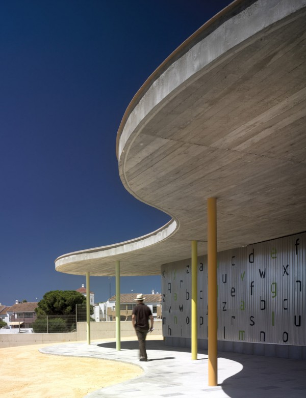 La Barrosa kindergarten by Gabriel Verd