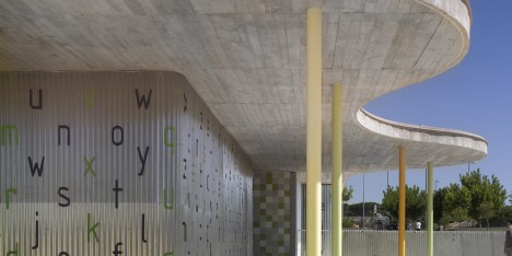 La Barrosa kindergarten by Gabriel Verd