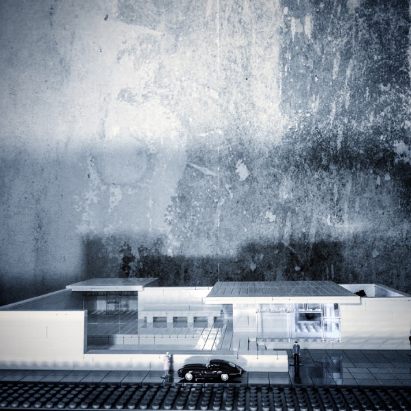 Arndt Schlaudraff constructed a model of Mies van der Rohe's 1929 Barcelona Pavilion for lego_tonic