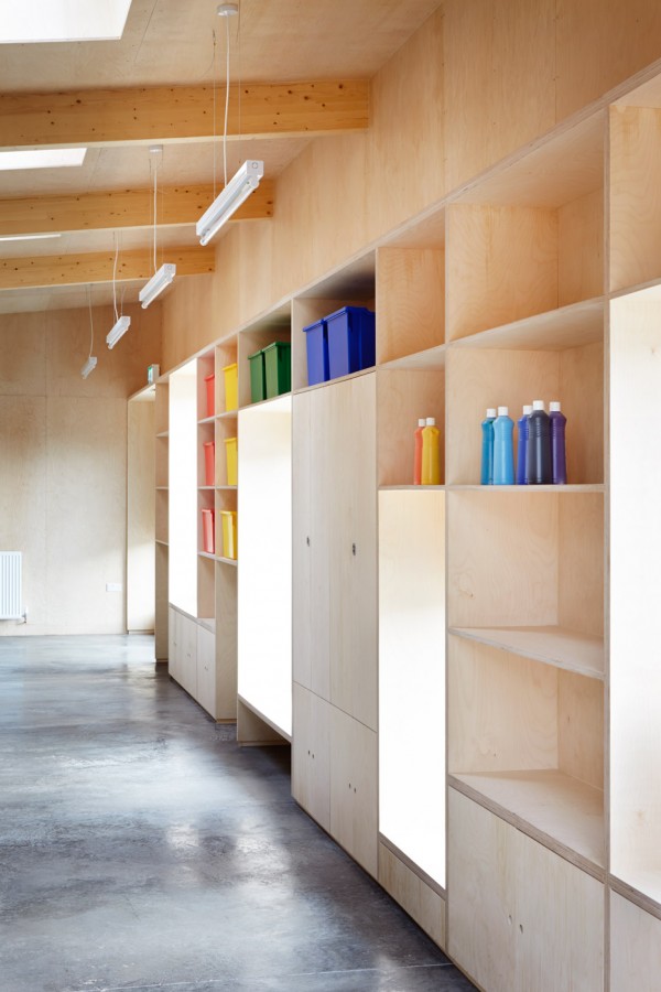 Little Hall at Prestwood Infant School by De Rosee Sa Architects