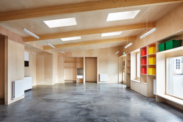 Little Hall at Prestwood Infant School by De Rosee Sa Architects