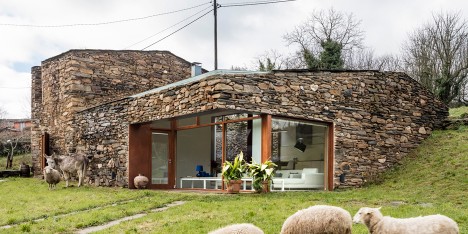 A Bodega by Cubus Arquitectura