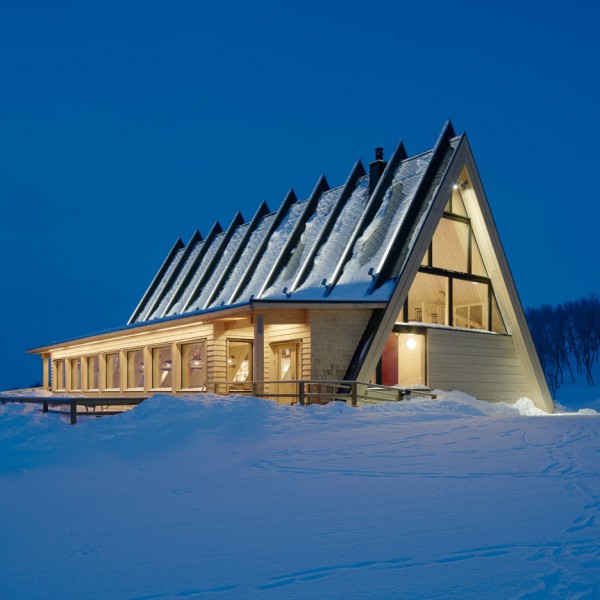 Mountain restaurant Björk in Hemavan by Murman Architects
