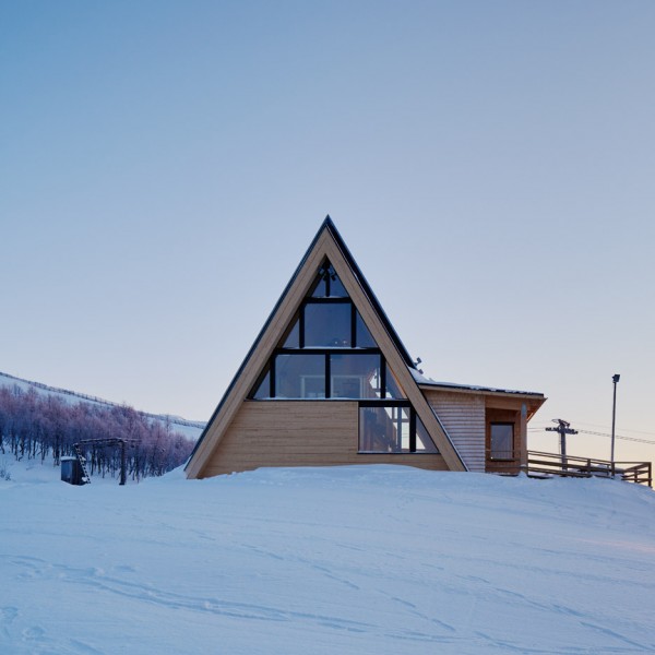 Mountain restaurant Björk in Hemavan by Murman Architects