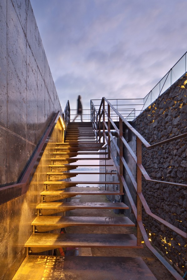 Platform Monsant by Platform a