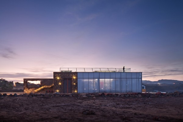 Platform Monsant by Platform a