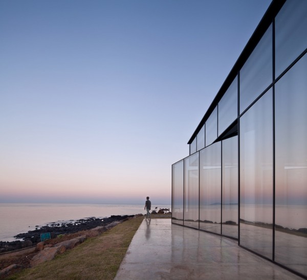 Platform Monsant by Platform a