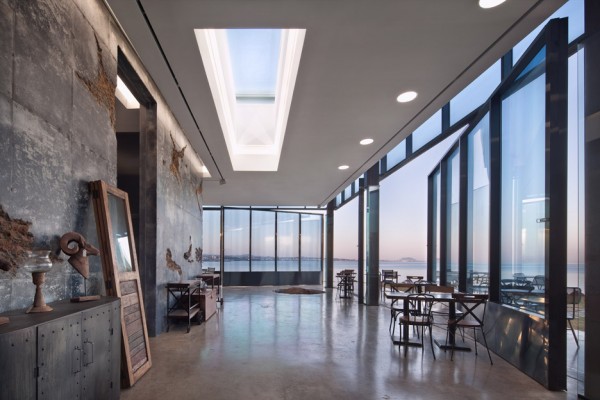 Platform Monsant by Platform a