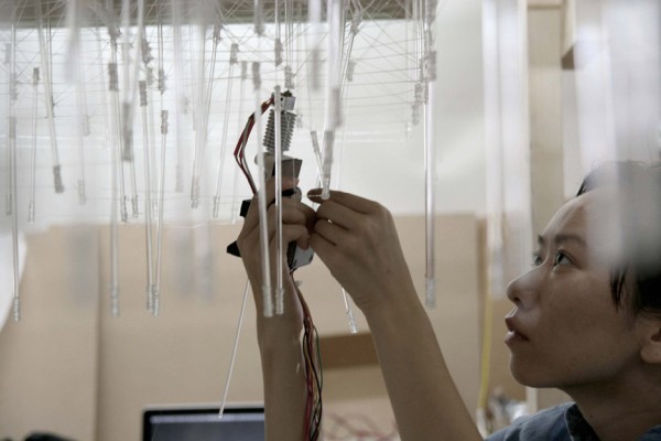 University of Tokyo students and Kengo Kuma have developed a 3D-printing pen that can create architectural structures