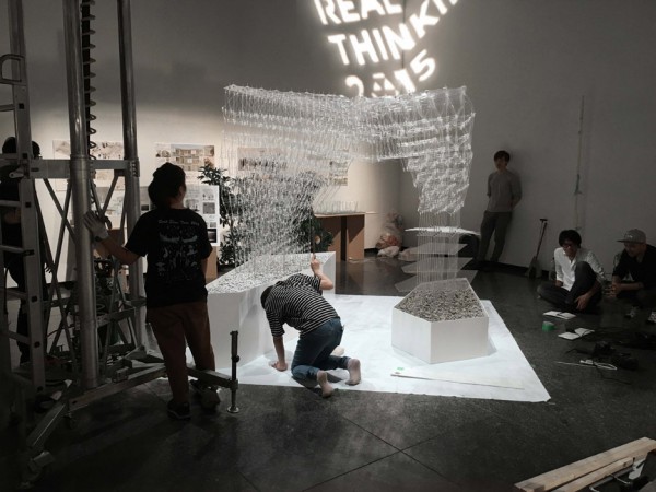 University of Tokyo students and Kengo Kuma have developed a 3D-printing pen that can create architectural structures