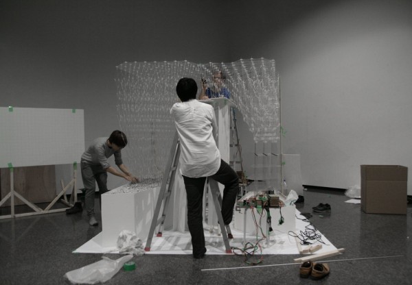 University of Tokyo students and Kengo Kuma have developed a 3D-printing pen that can create architectural structures