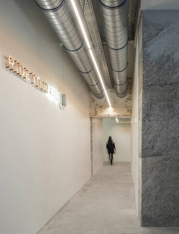 Ride spinning studio by Das Studio