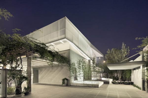 Shunyi House in Beijing by reMIX Studio