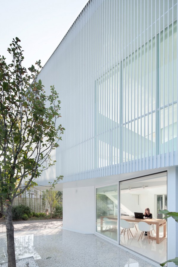 Shunyi House in Beijing by reMIX Studio