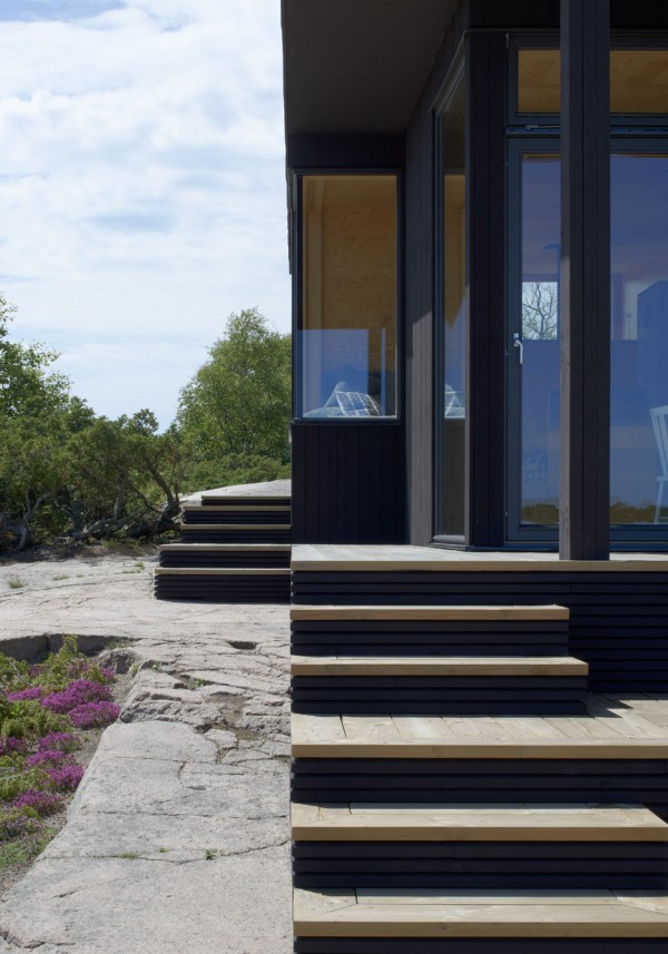 Small houses far out in the archipelago of Stockholm by Margen Wigow Arkitektkontor