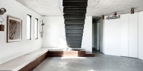 Toledano architects renovate Tel Aviv apartment and add a black metal staircase
