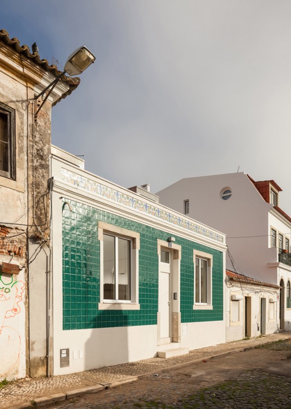 Terras 8 house by Colectivo Cais