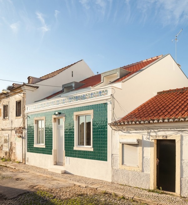 Terras 8 house by Colectivo Cais
