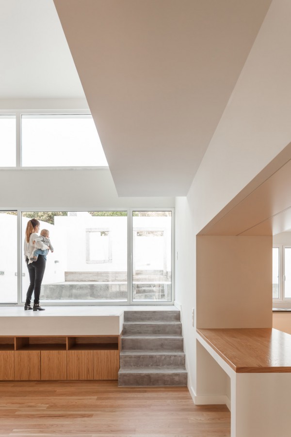 terras-8-house-casa-adjuda-colectivo-cais-belem-lisbon-portgual-house-renovation-francisco-nogueira_dezeen_936_21