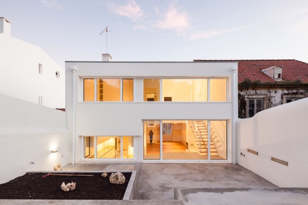 Terras 8 house by Colectivo Cais