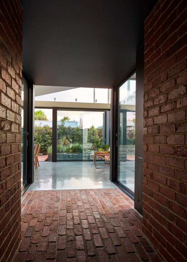 Tunnel House by Modo Architecture