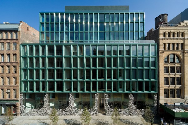 Recently Schrager has turned his attention to the luxury condominium market with a series of buildings designed by Herzog & de Meuron. 40 Bond opened in 2007